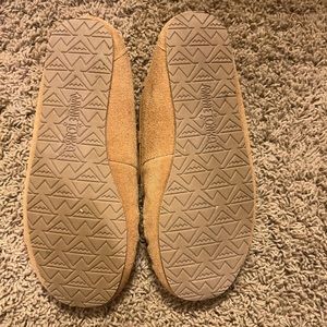 Minnetoka moccasins size 9